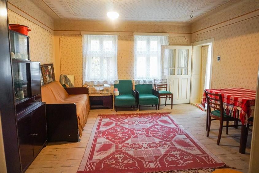 Casă cu 3 camere în Crasna