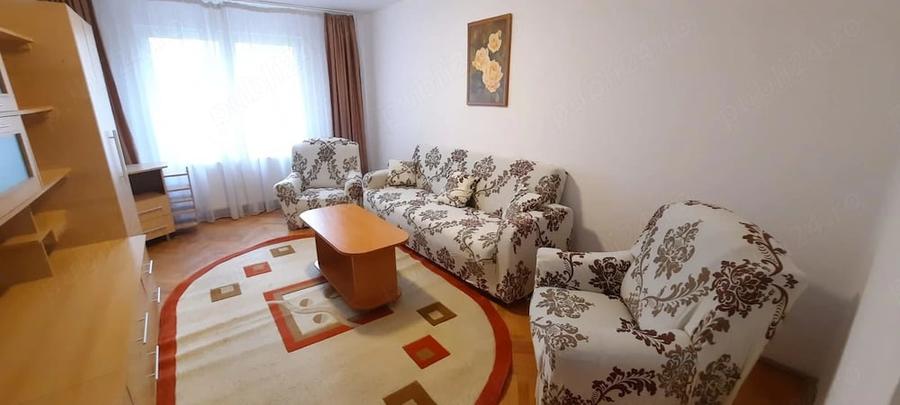 Apartament cu 3 camere decomandat în Pandurilor