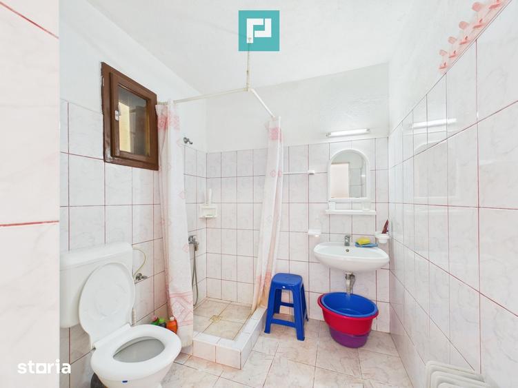 Casă cu 6 camere cu Teren 2877 Mp în Ineu