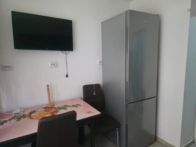 Apartament cu 2 camere semidecomandat, mobilat în Ultracentral