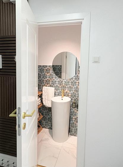 Apartament cu 3 camere semidecomandat în Brâncoveanu