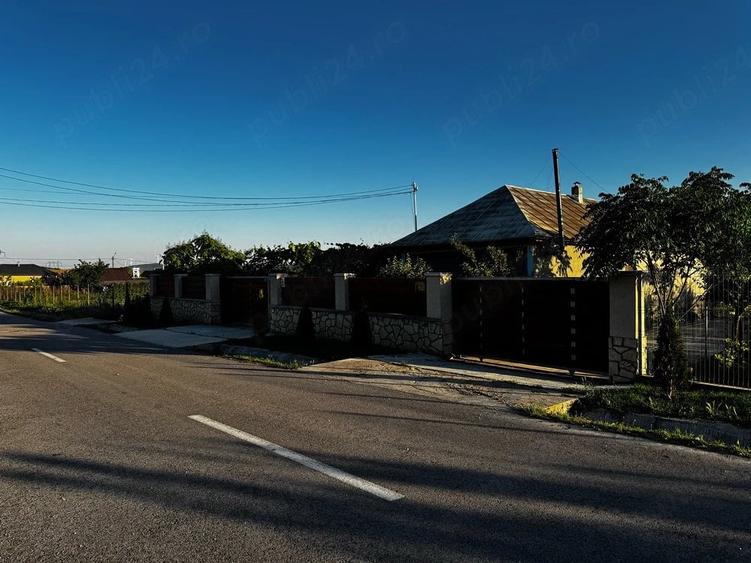 Casă cu 2 camere cu Teren 1800 Mp în Slava Rusă