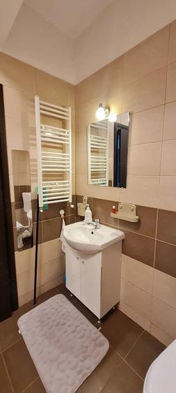 Apartament cu 2 camere semidecomandat în Roșu