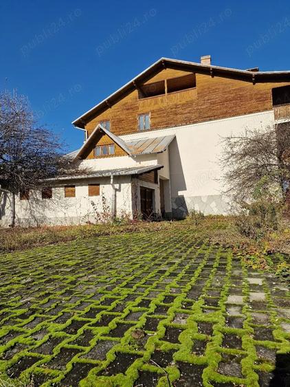 Casă cu 6 camere cu Teren 3659 Mp în Breaza de Sus