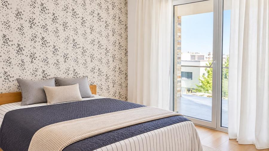 Apartament cu 3 camere semidecomandat, mobilat în Băneasa