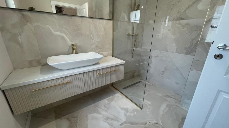 Duplex cu 6 camere cu Canalizare în Mehala