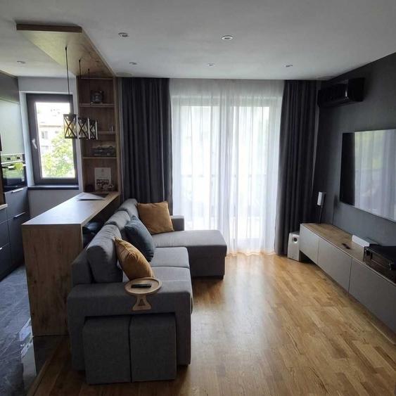 Apartament cu 2 camere decomandat în Podu Roș