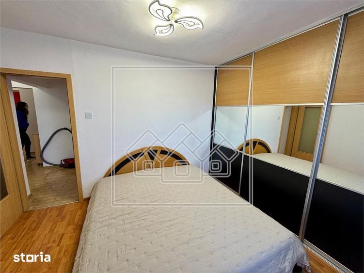 De inchiriat apartament 3 camere, 2 bai, 72 mp utili, etaj intermediar - 5