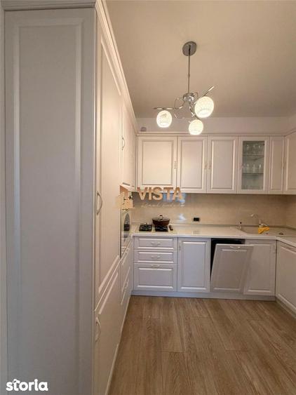 Apartament cu 3 camere, mobilat în Tractorul