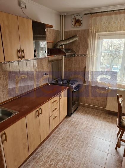 Apartament cu 3 camere decomandat, mobilat în Vitan Mall