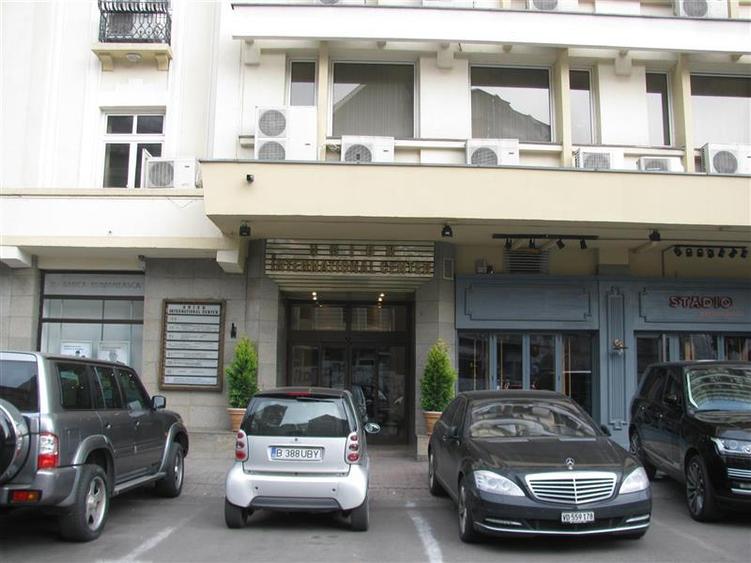 Birou, de 42 mp, în Universitate