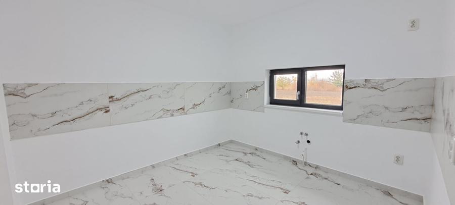 Casă cu 3 camere cu Teren 500 Mp în Săbăreni