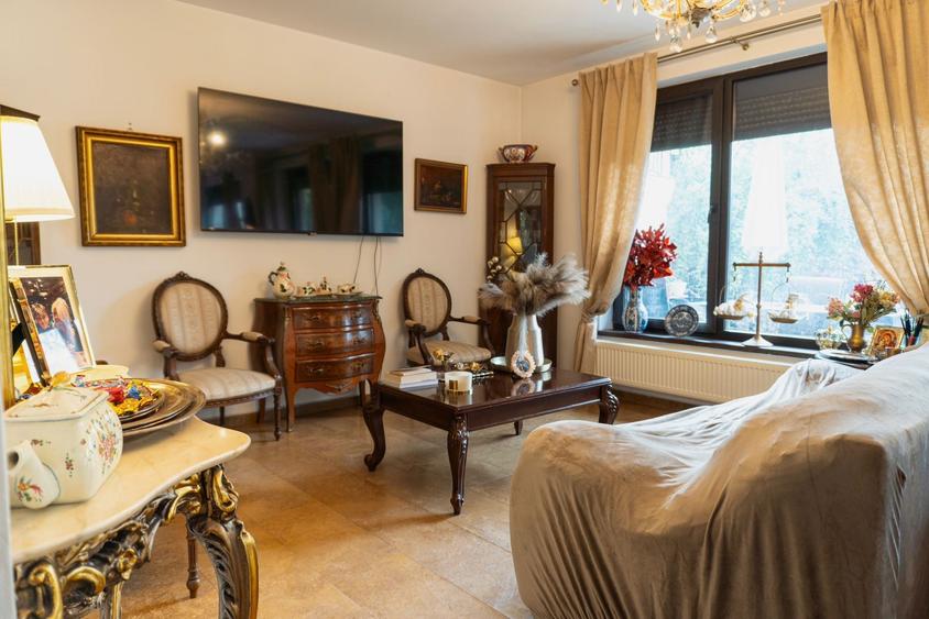 Casă cu 4 camere cu Garaj în Pipera