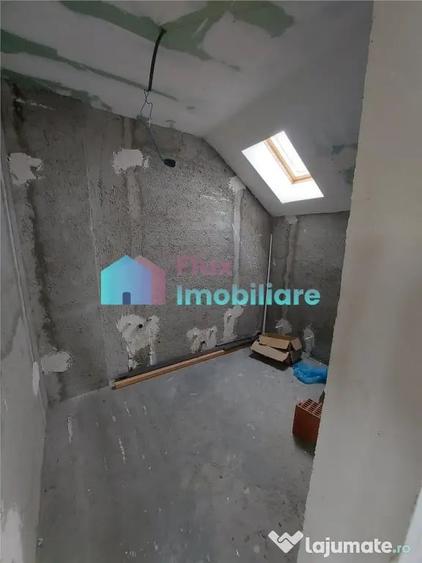 Casă cu 4 camere cu Teren 8450 Mp în Central
