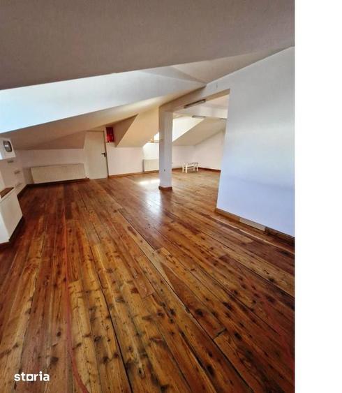 Casă cu 7 camere cu Teren 340 Mp în Muncii