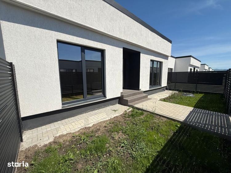 Casă cu 4 camere în Purcăreni