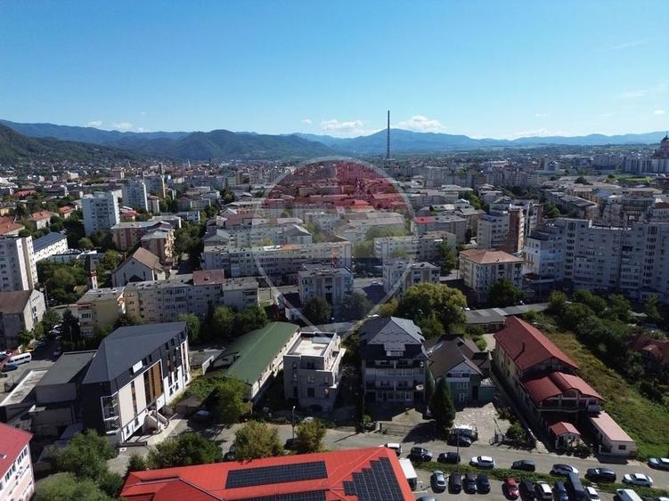 Birou, de 1,100 mp, în Central