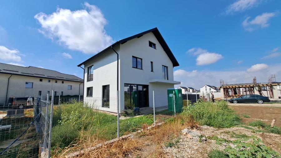 Casă individuală cu 5 camere cu Teren 268 Mp în Otopeni