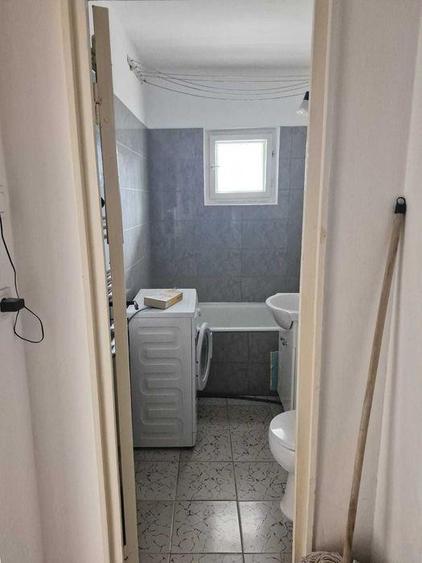 Apartament cu 2 camere decomandat, mobilat în Tractorul