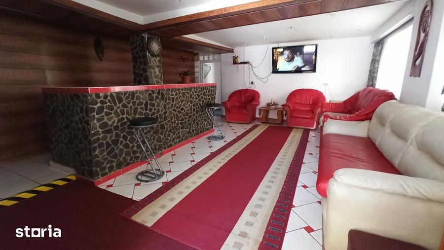 Casă cu 9 camere cu Teren 250 Mp în Central