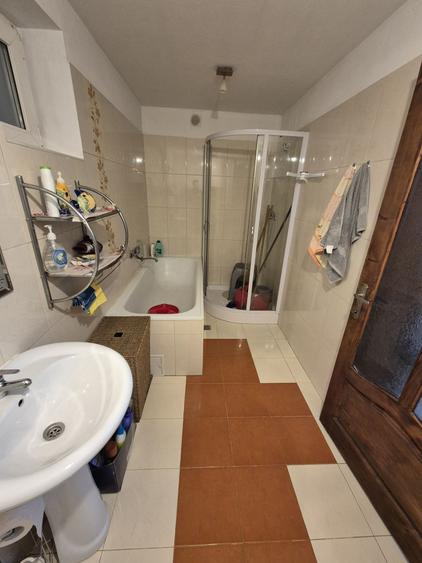Casă cu 4 camere în Poiana Mărului