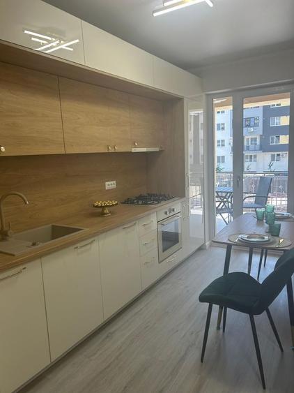 Apartament cu 3 camere decomandat în Central