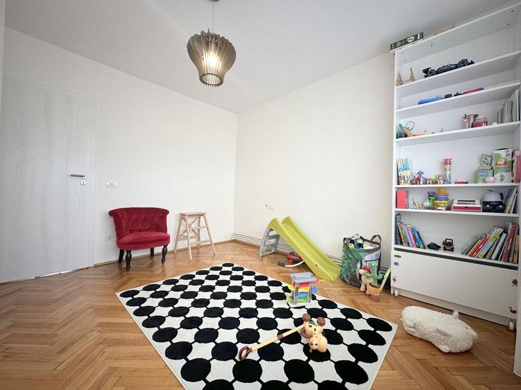 Apartament cu 3 camere decomandat, mobilat în Ultracentral