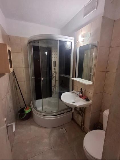 Apartament cu 2 camere semidecomandat în Craiovei