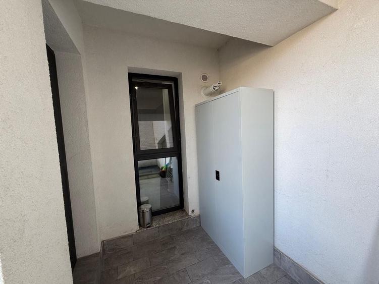 Apartament cu 3 camere semidecomandat, mobilat în Pipera