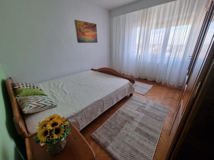 Apartament cu 3 camere decomandat în Florești