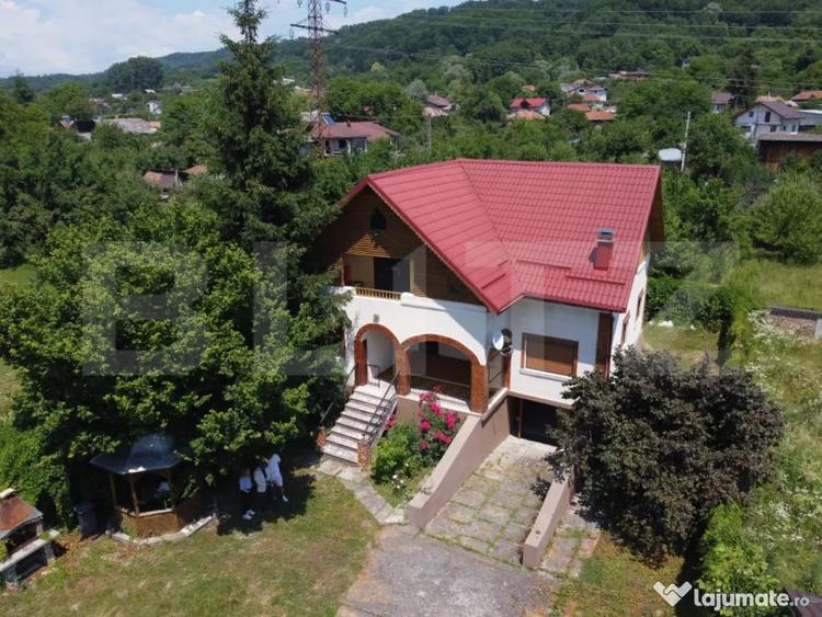 Casă cu 6 camere cu Teren 1108 Mp în Central