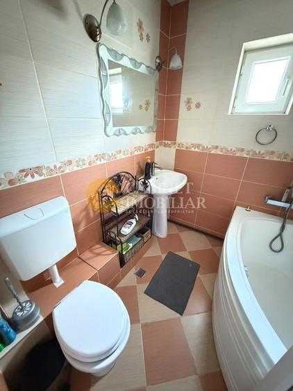 Apartament cu 3 camere decomandat, mobilat în Alexandru cel Bun