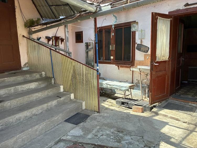 Casă cu 3 camere cu Teren 1080 Mp în Central