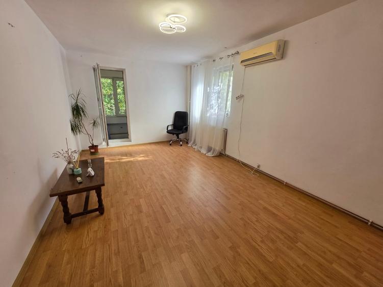 Apartament cu 3 camere decomandat în Bucur Obor
