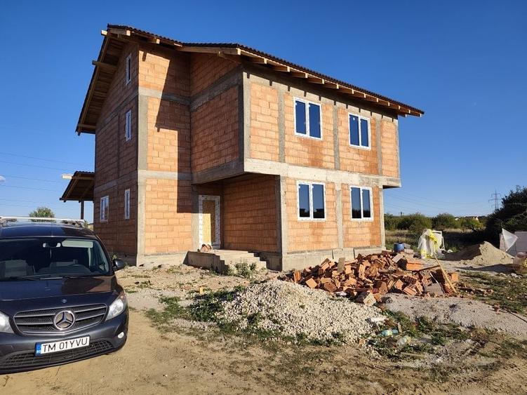 Casă cu 4 camere în Ghiroda