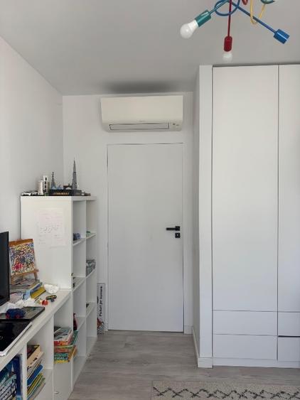 Apartament cu 4 camere decomandat, mobilat în Tei