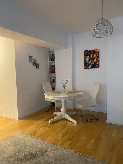 Apartament cu 3 camere semidecomandat, mobilat în Băneasa