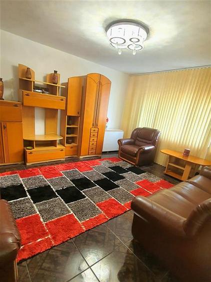 Apartament cu 3 camere decomandat, mobilat în Unirii Nord