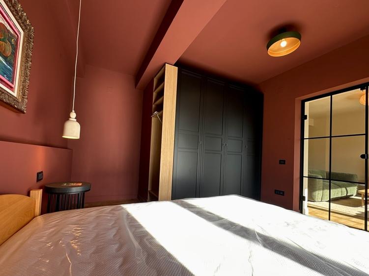 Apartament cu 3 camere semidecomandat în Calea Victoriei