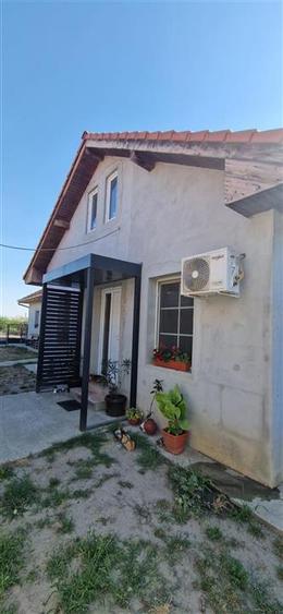 Casă cu 9 camere cu Teren 2656 Mp în Cenei