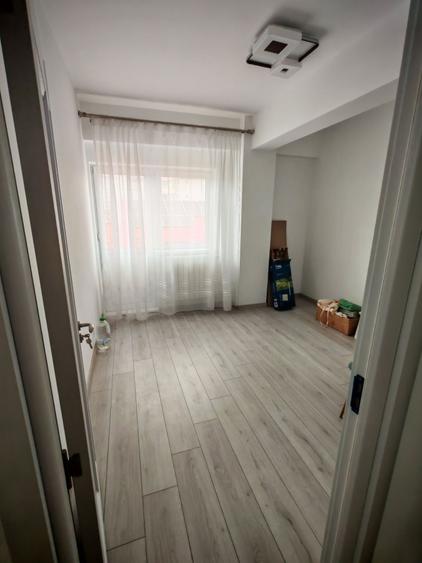 Apartament cu 3 camere decomandat în Exterior Vest