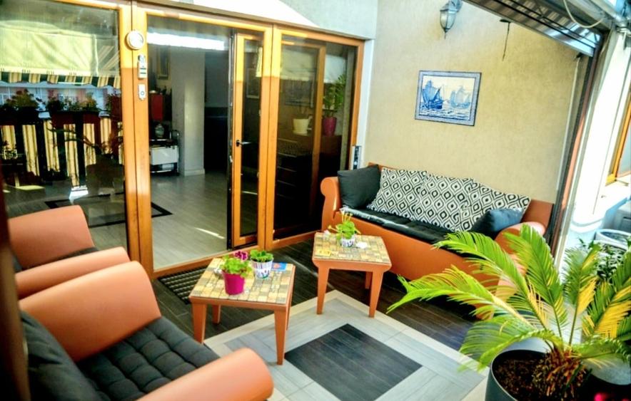 Penthouse cu 4 camere decomandat, mobilat în Inel II