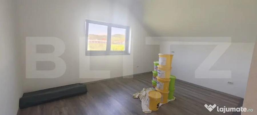 Casă cu 5 camere cu Teren 1000 Mp în Unirea