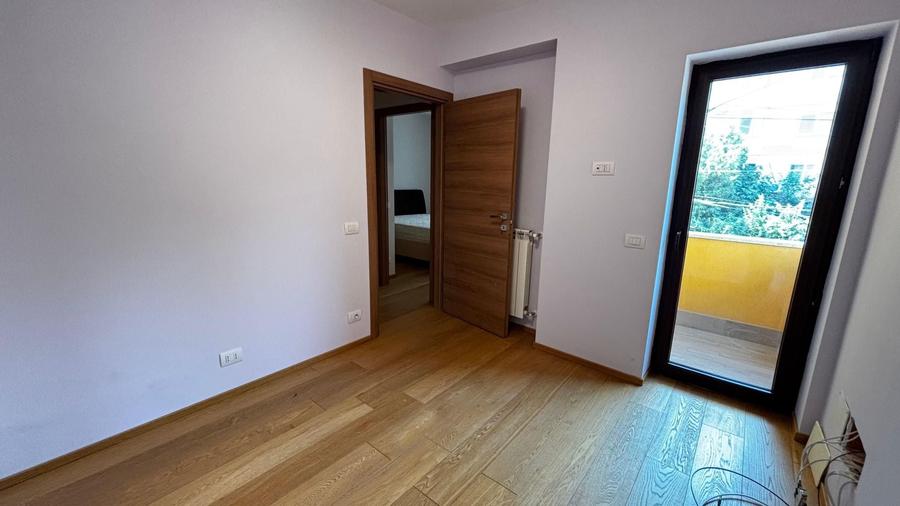 Duplex cu 6 camere cu Canalizare în Mihai Bravu