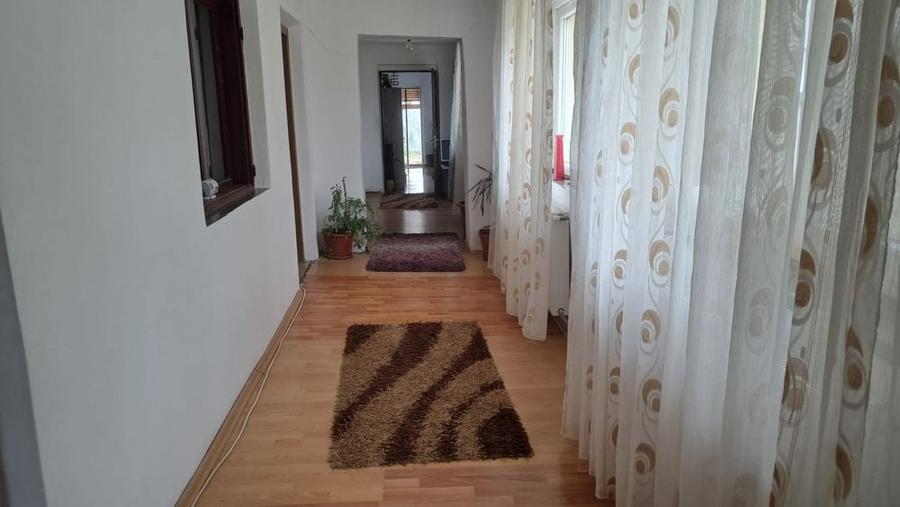 Casă cu 4 camere în 1 Mai