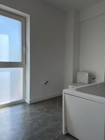 Apartament cu 4 camere decomandat în Dâmbul Rotund