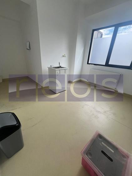 Apartament cu 5 camere decomandat în Mihai Bravu