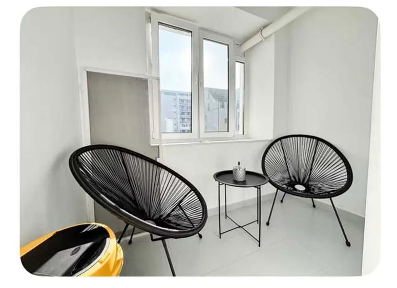 Apartament cu 2 camere semidecomandat, mobilat în Iris