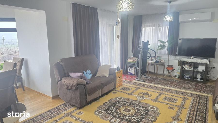 Casă cu 3 camere cu Teren 1020 Mp în Zăvoi