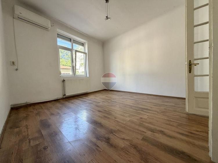 Duplex cu 3 camere cu Teren 182.5 Mp în Eroii Revoluției